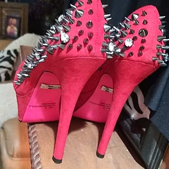 Shoes - Picture 5 of 6